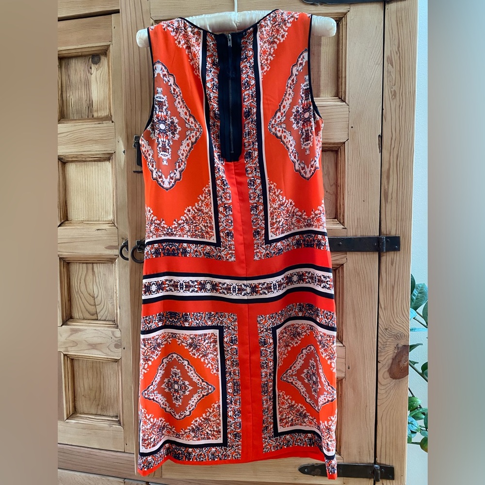 Carmen Marc Valvo shift dress - orange-red, black and cream pattern - size 2 - Picture 4 of 5